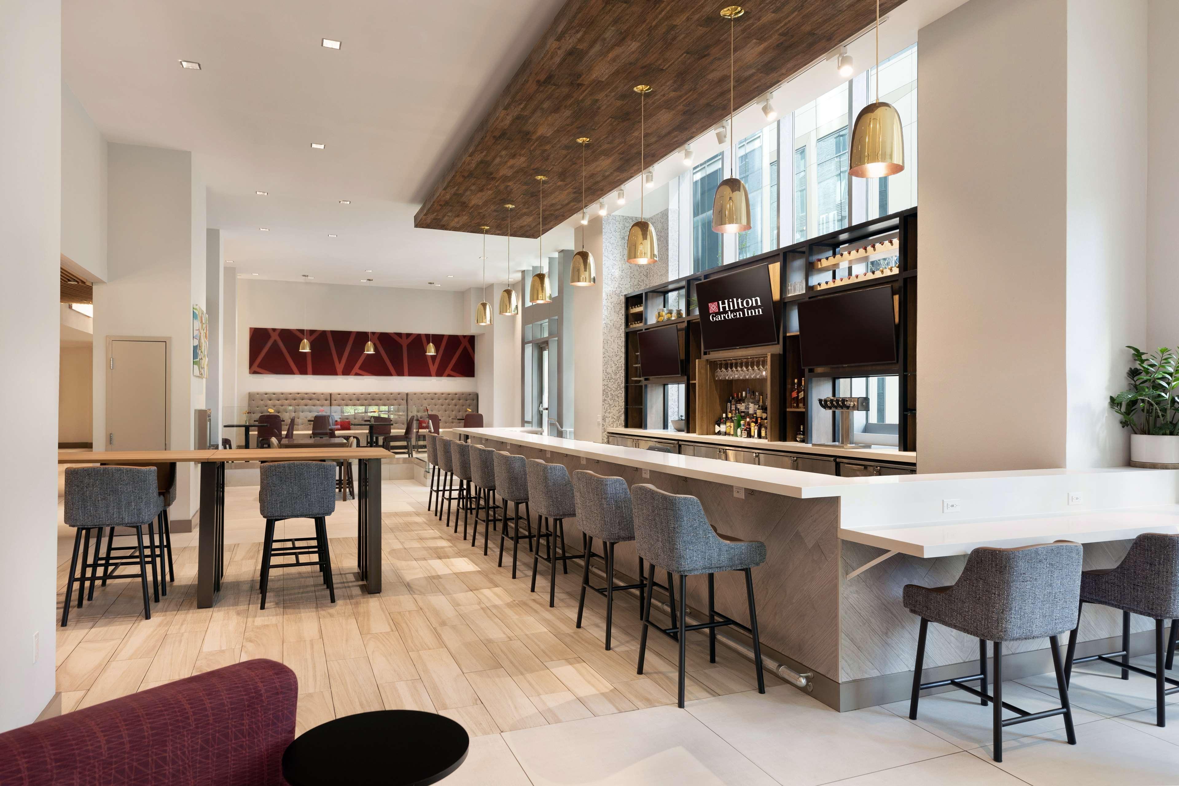 Hilton Garden Long Island Khách sạn