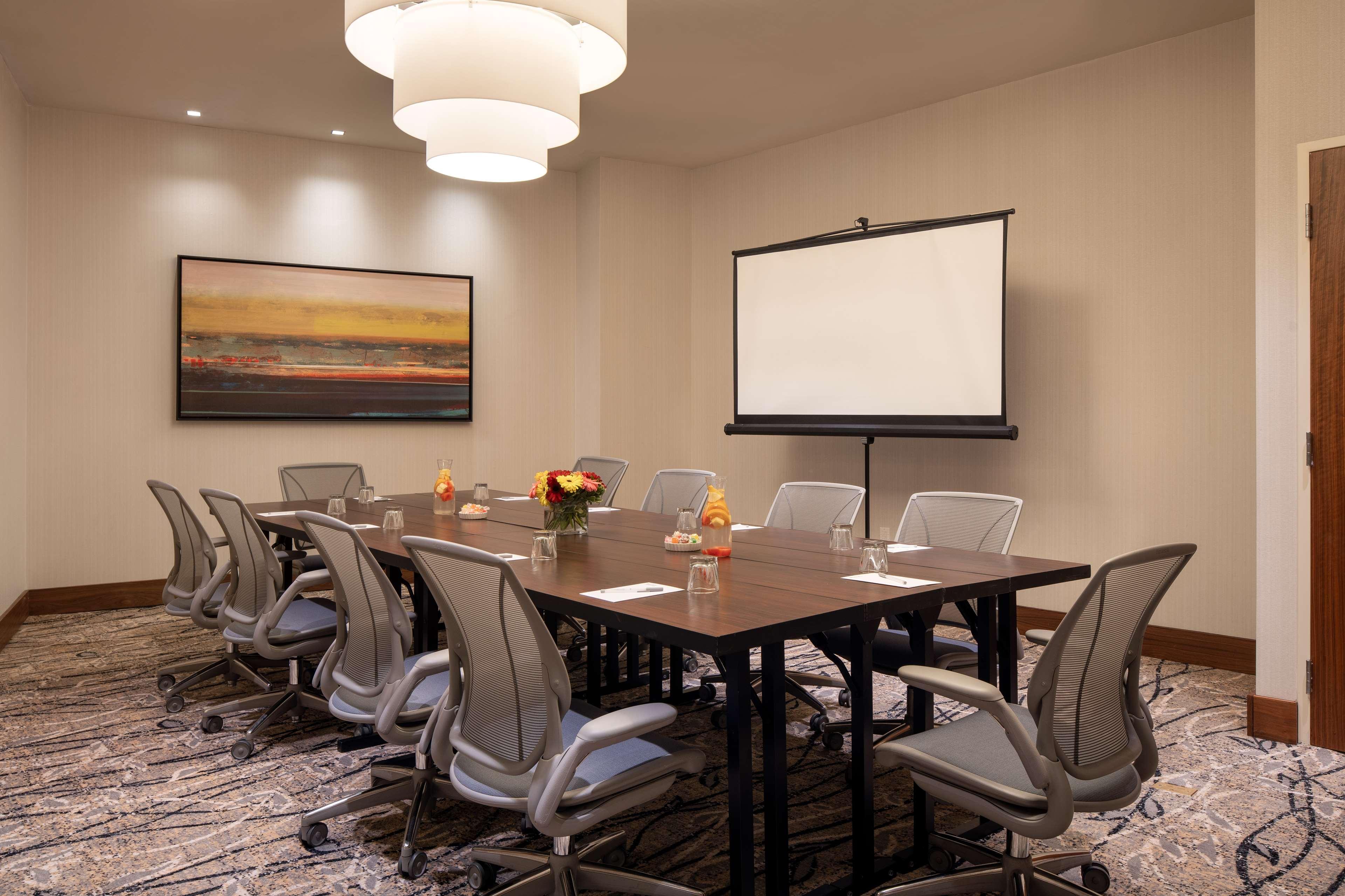 Khách sạn Hilton Garden Long Island 3*