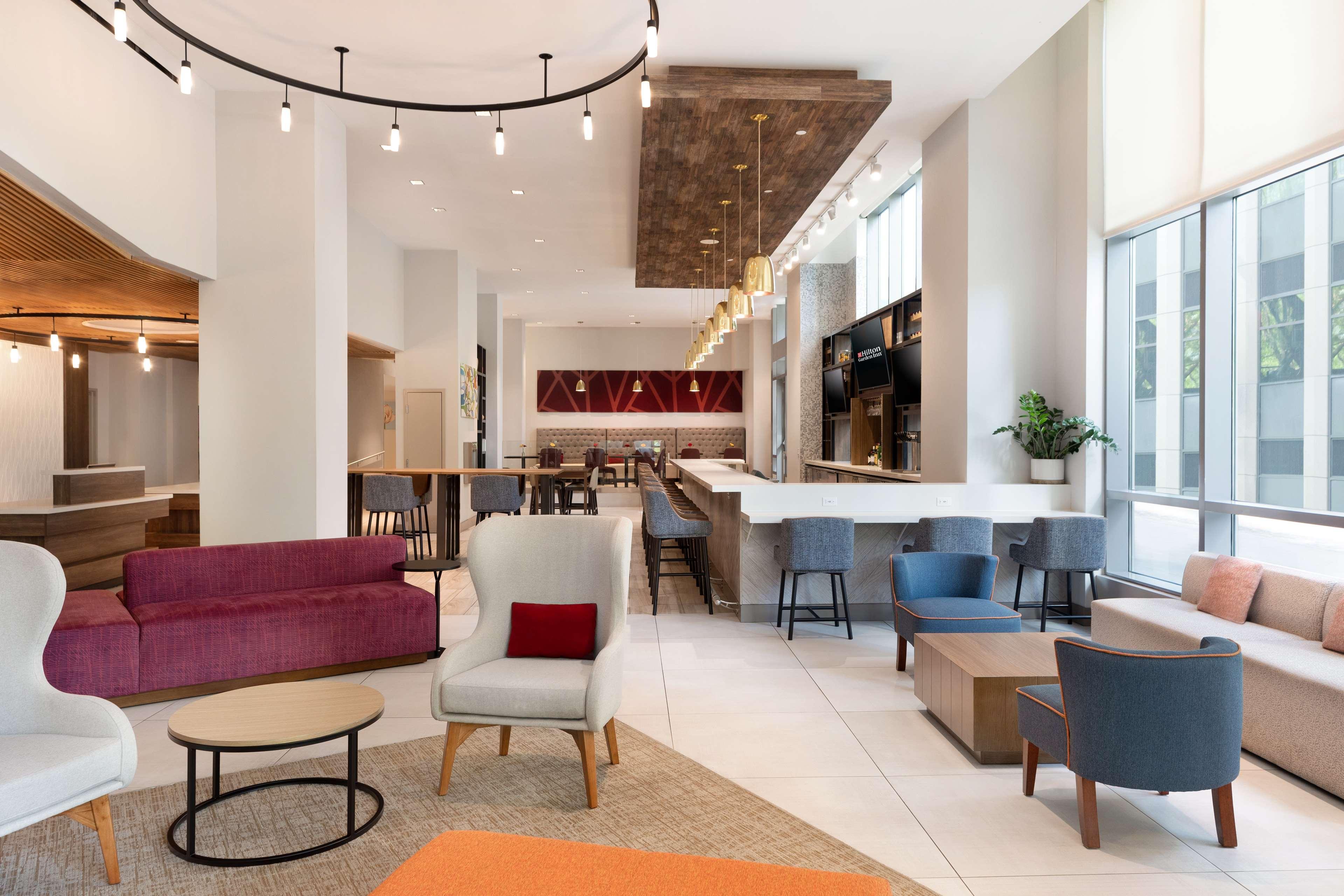 Hilton Garden Long Island Khách sạn