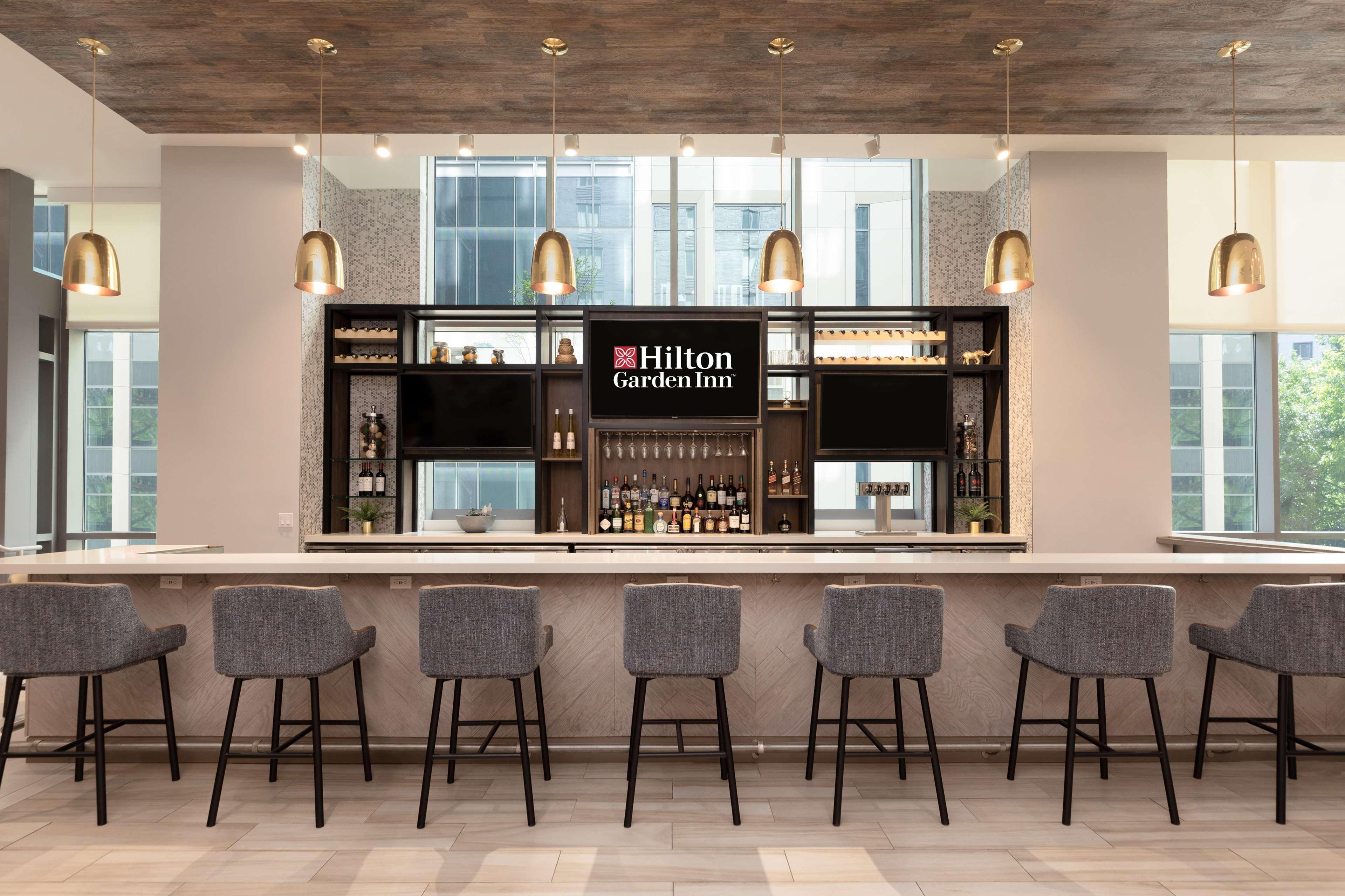Hilton Garden Long Island Khách sạn