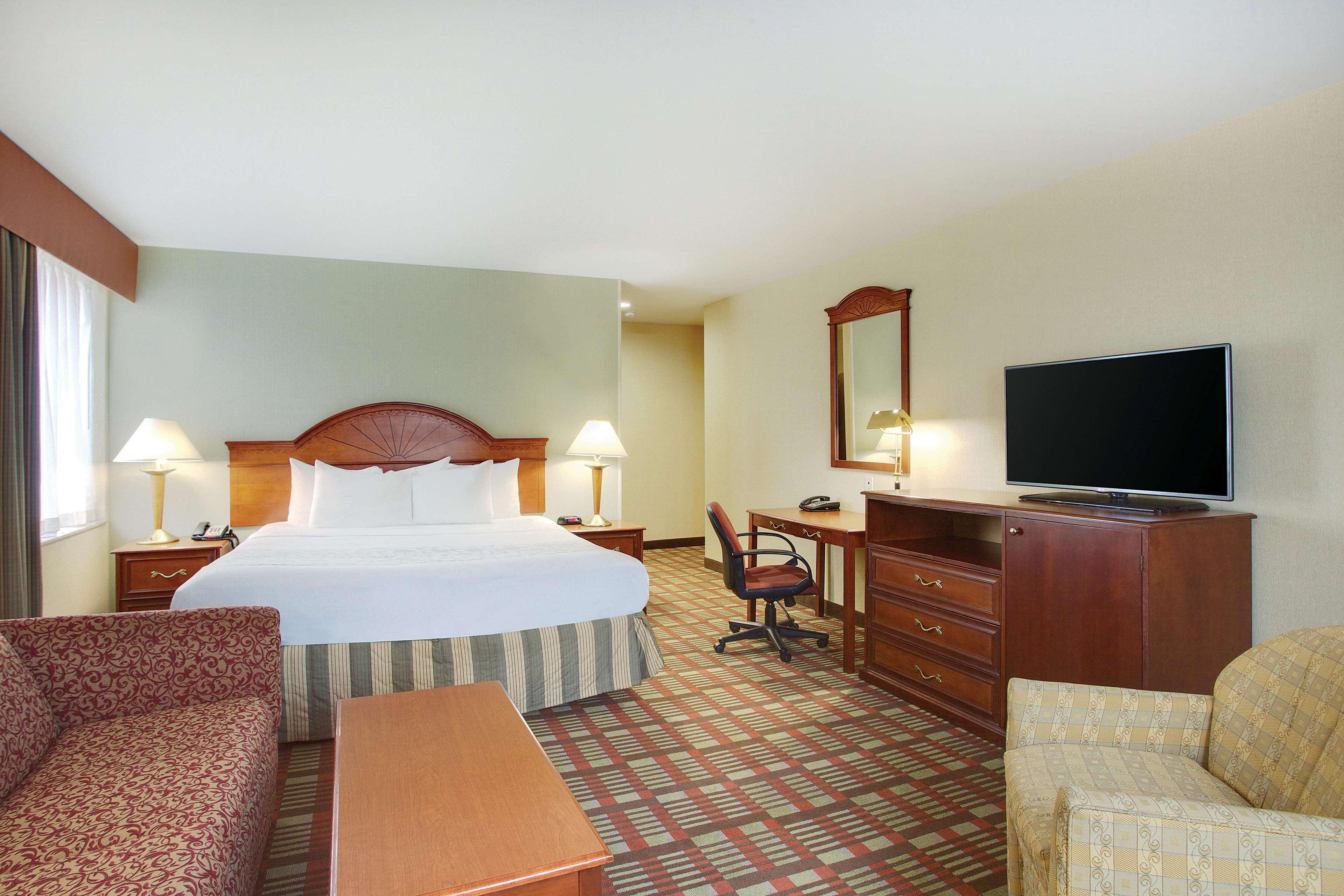 La Quinta By Wyndham Queens Khách sạn