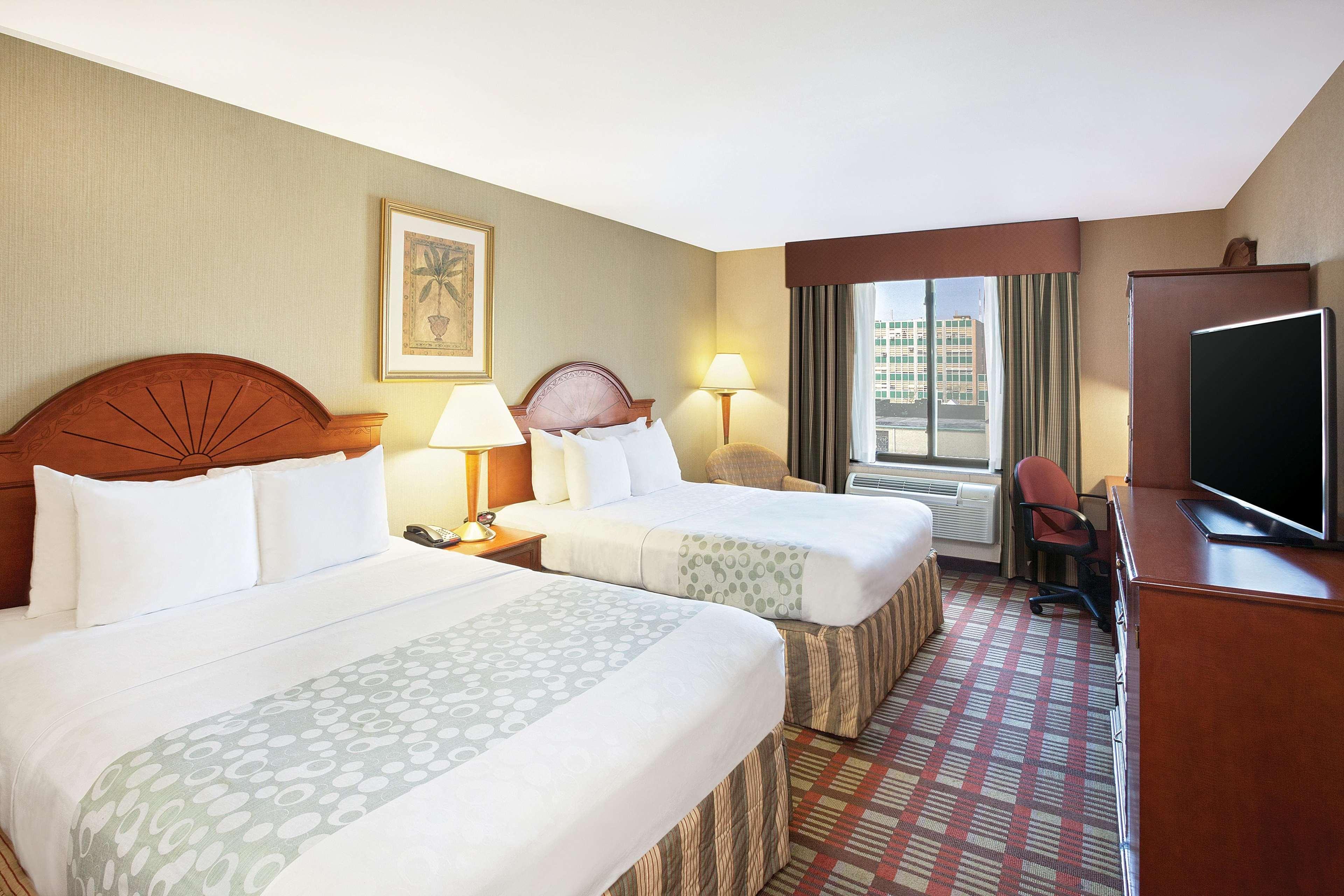 La Quinta By Wyndham Queens Khách sạn 3*