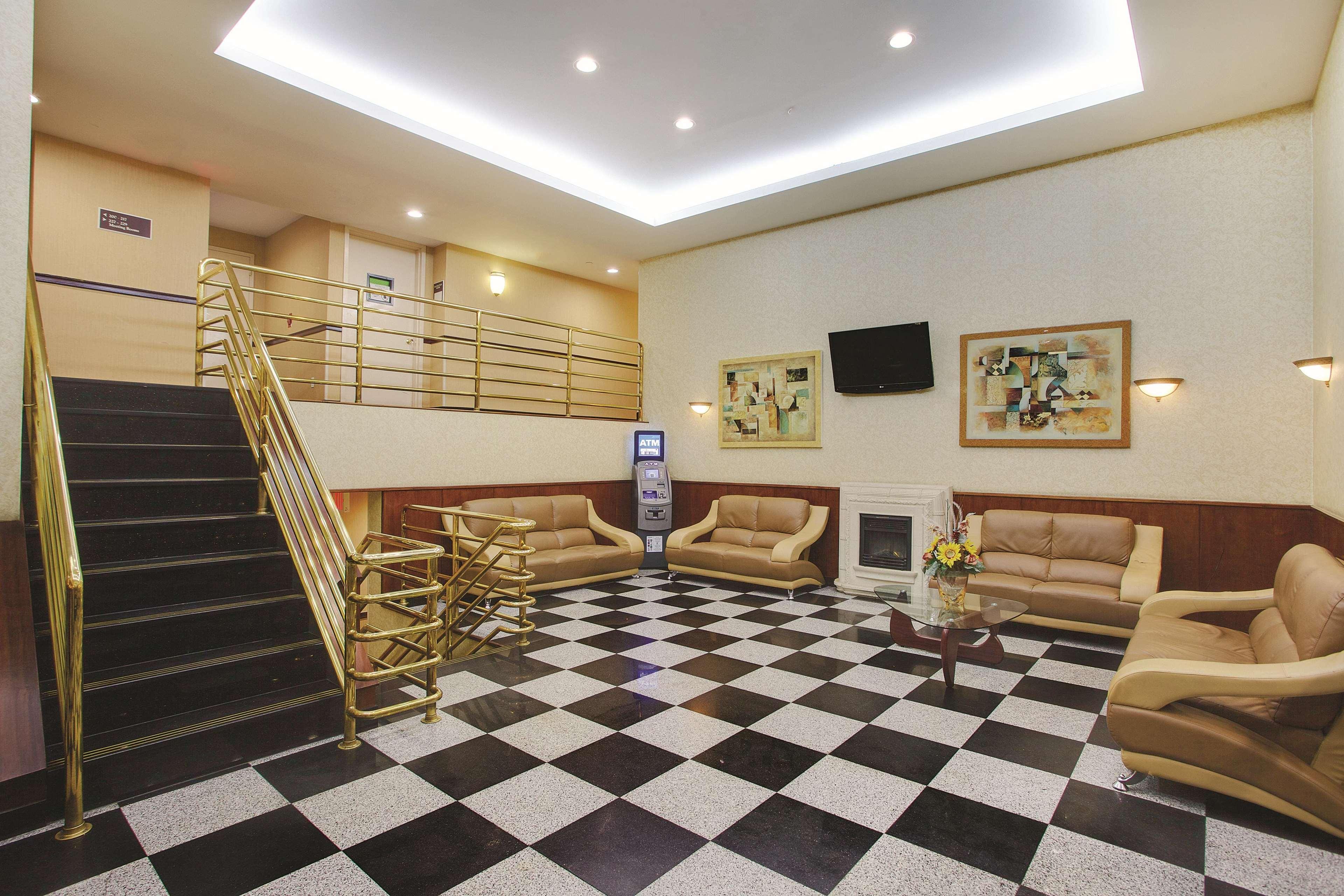 Khách sạn La Quinta By Wyndham Queens 3*
