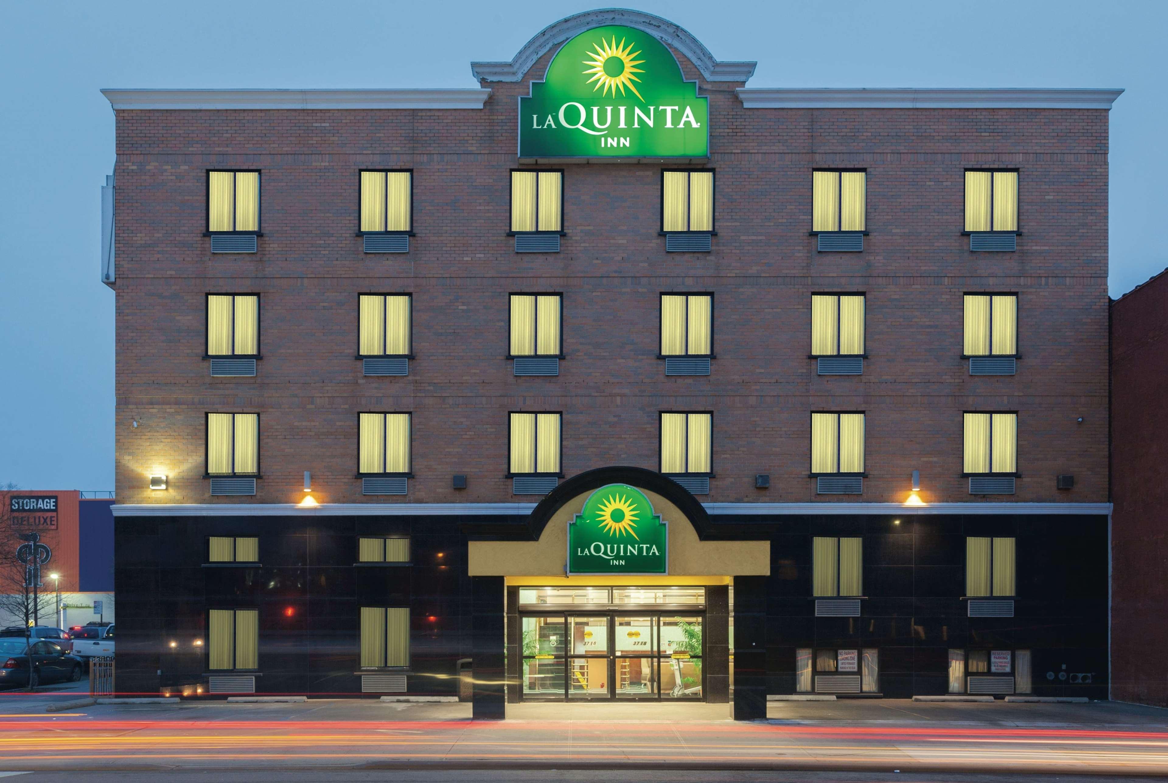 La Quinta By Wyndham Queens Khách sạn 3*