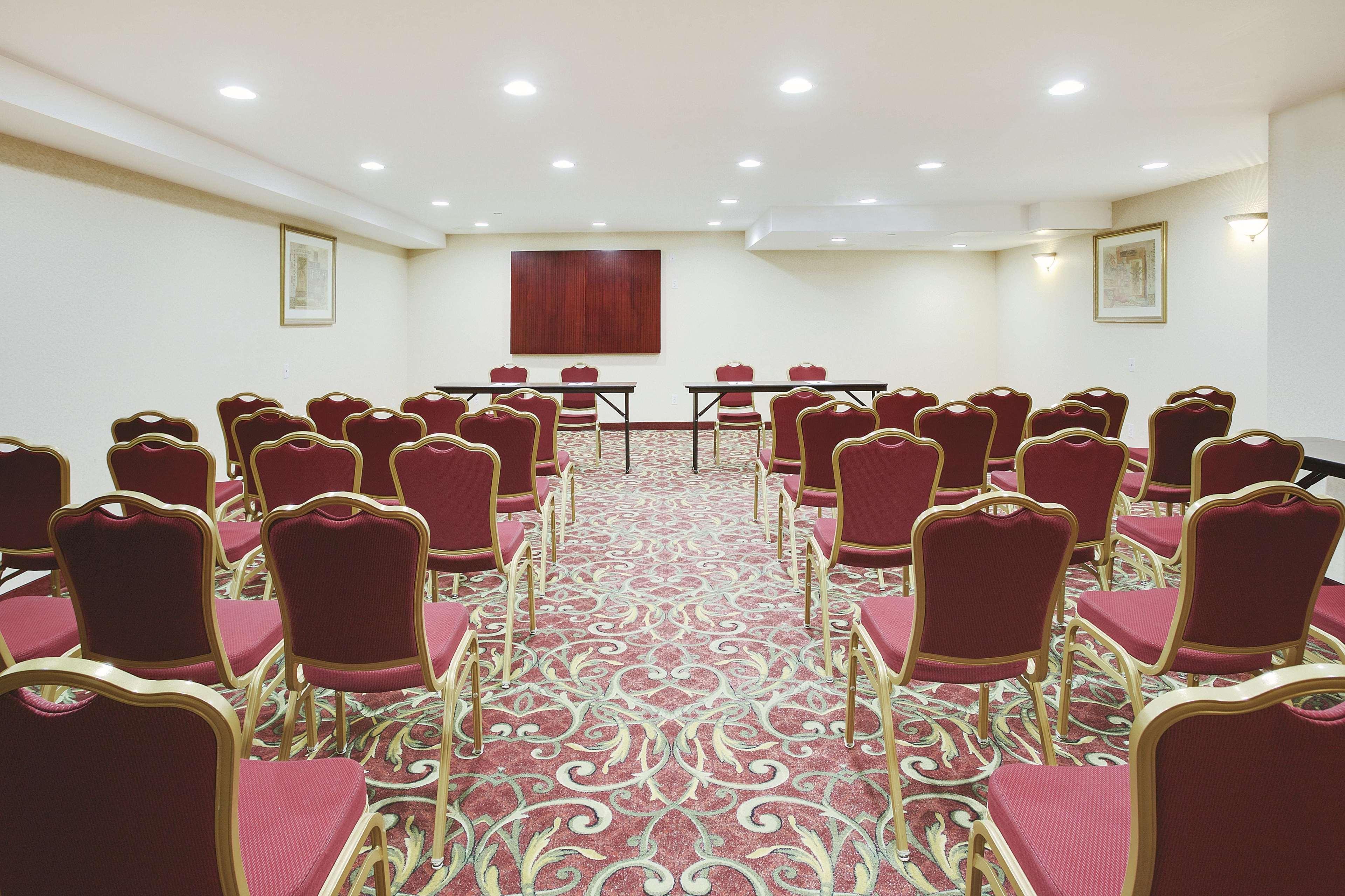 La Quinta By Wyndham Queens Khách sạn 3*