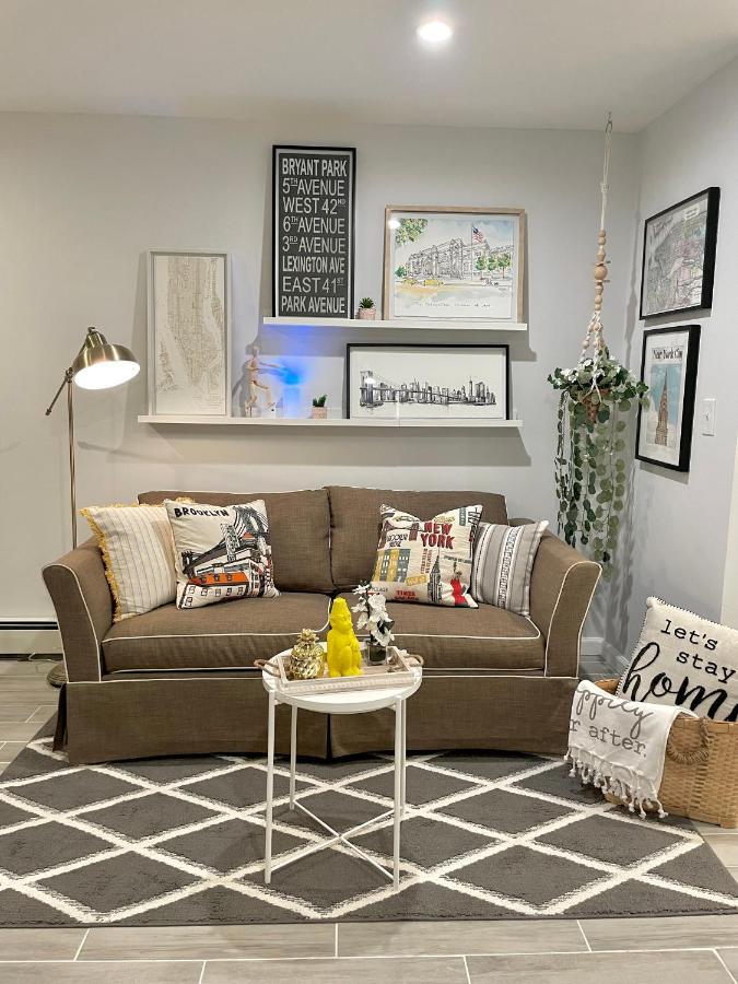 Modern With Parking & Quick Ride To Manhattan Apartment
