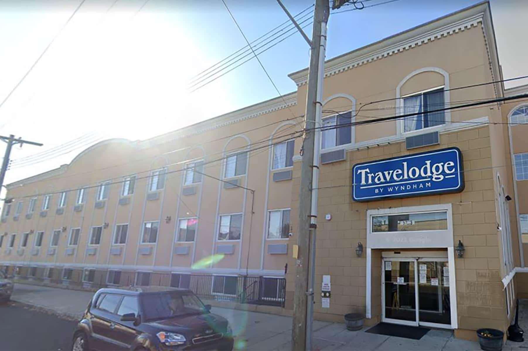 Khách sạn Travelodge By Wyndham Queens 3*