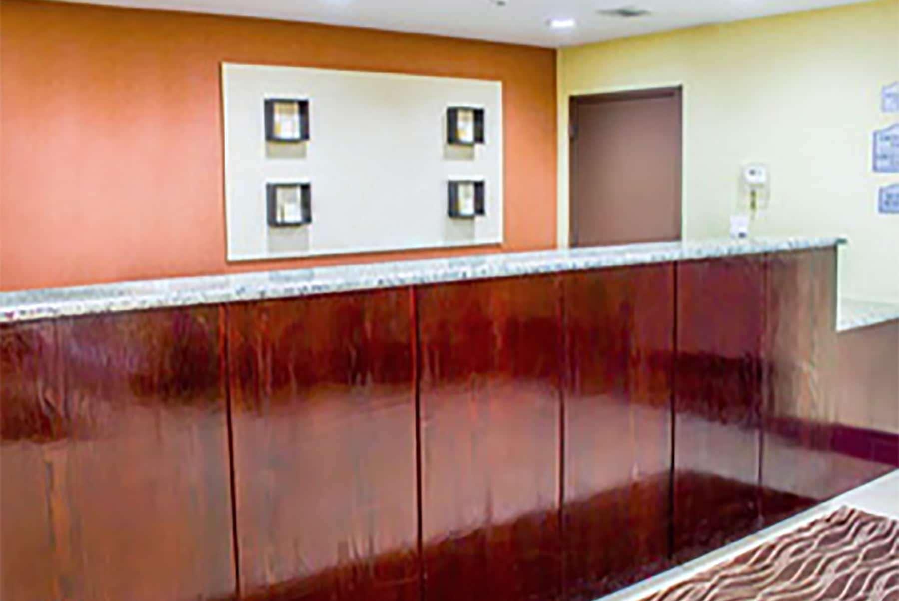 Khách sạn Travelodge By Wyndham Queens 3*