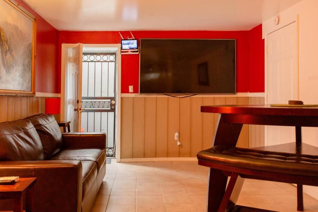 Apartamento Large Apt, One Block To Train