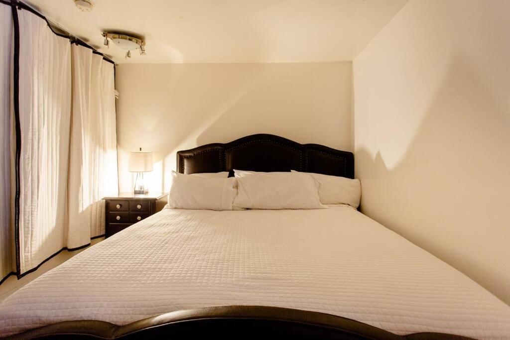 Apartamento Large Apt, One Block To Train Nova York