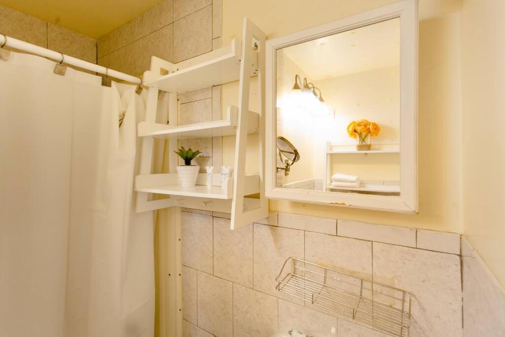 Large Apt, One Block To Train * Nova York