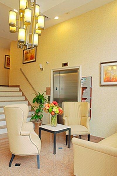 Western Arena Khách sạn 3*