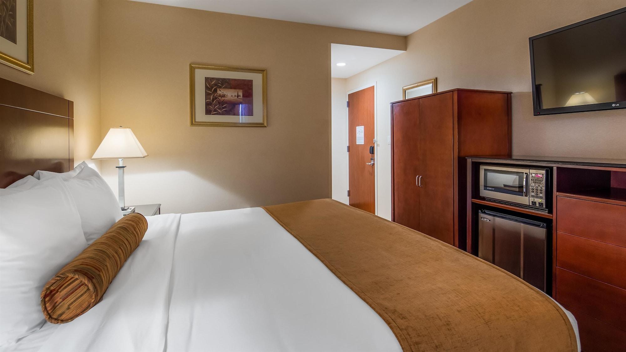 Western Arena Khách sạn 3*