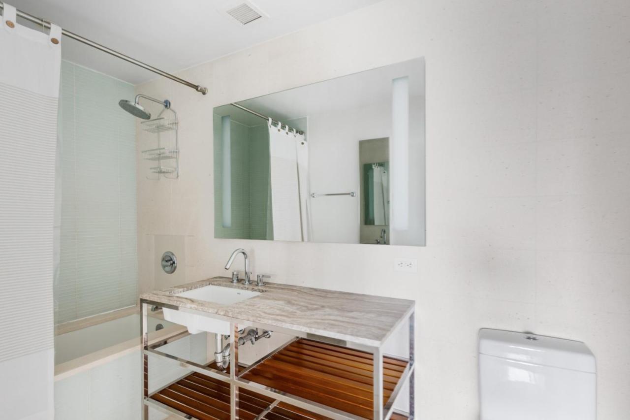 Midtown 1br W Doorman Gym Wd Nr Rock Center Nyc-1128 Apartment