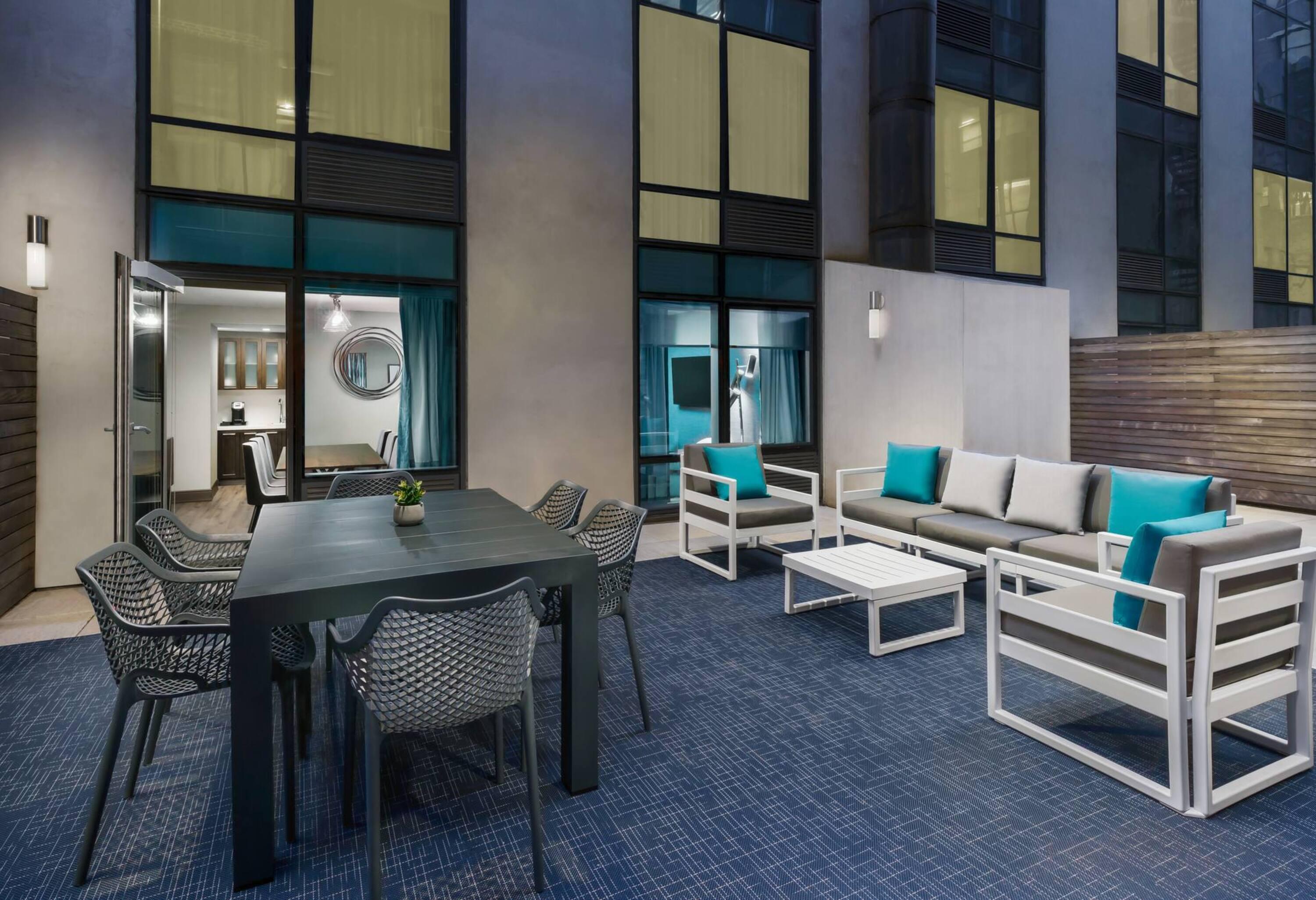 Khách sạn Hilton Garden Times Square North 3*