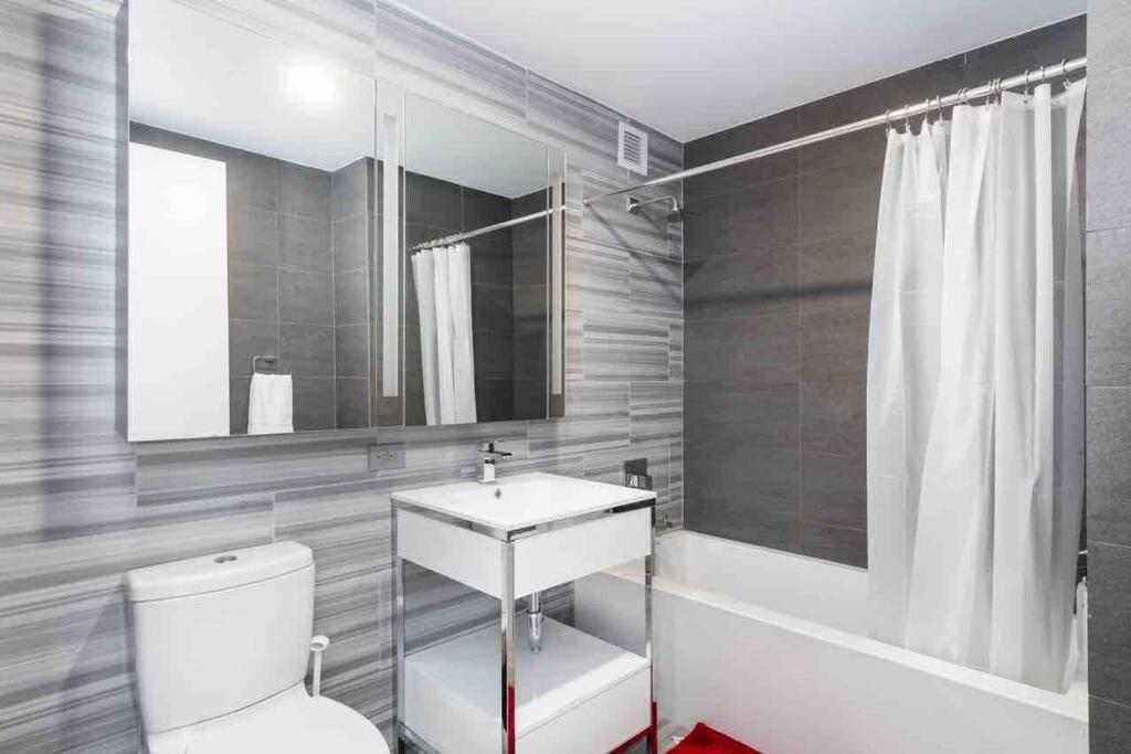 1 Bd Luxury With Stunning Views Apartment *