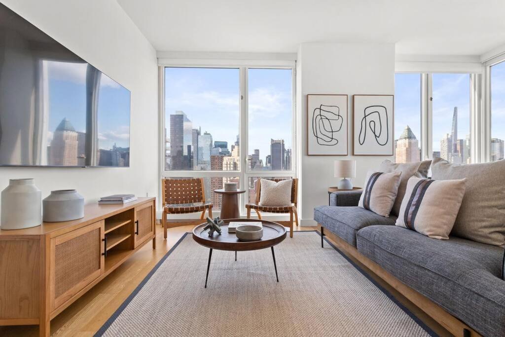 Apartment 1 Bd Luxury With Stunning Views *