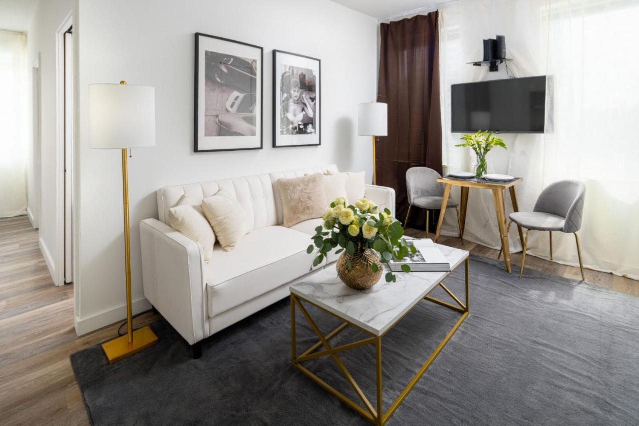 Căn hộ Stunning 2bd On The 38th Floor In Midtown