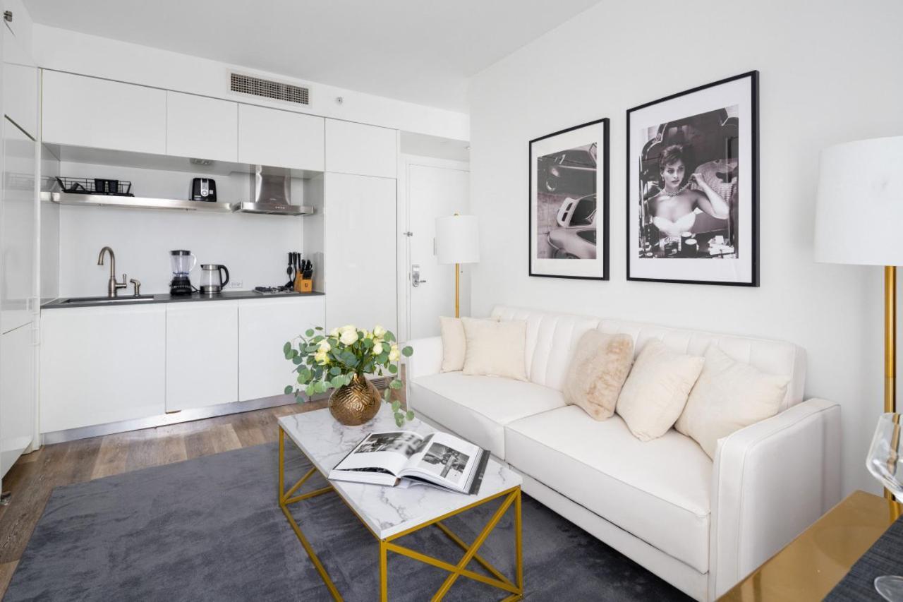 Căn hộ Stunning 2bd On The 38th Floor In Midtown *