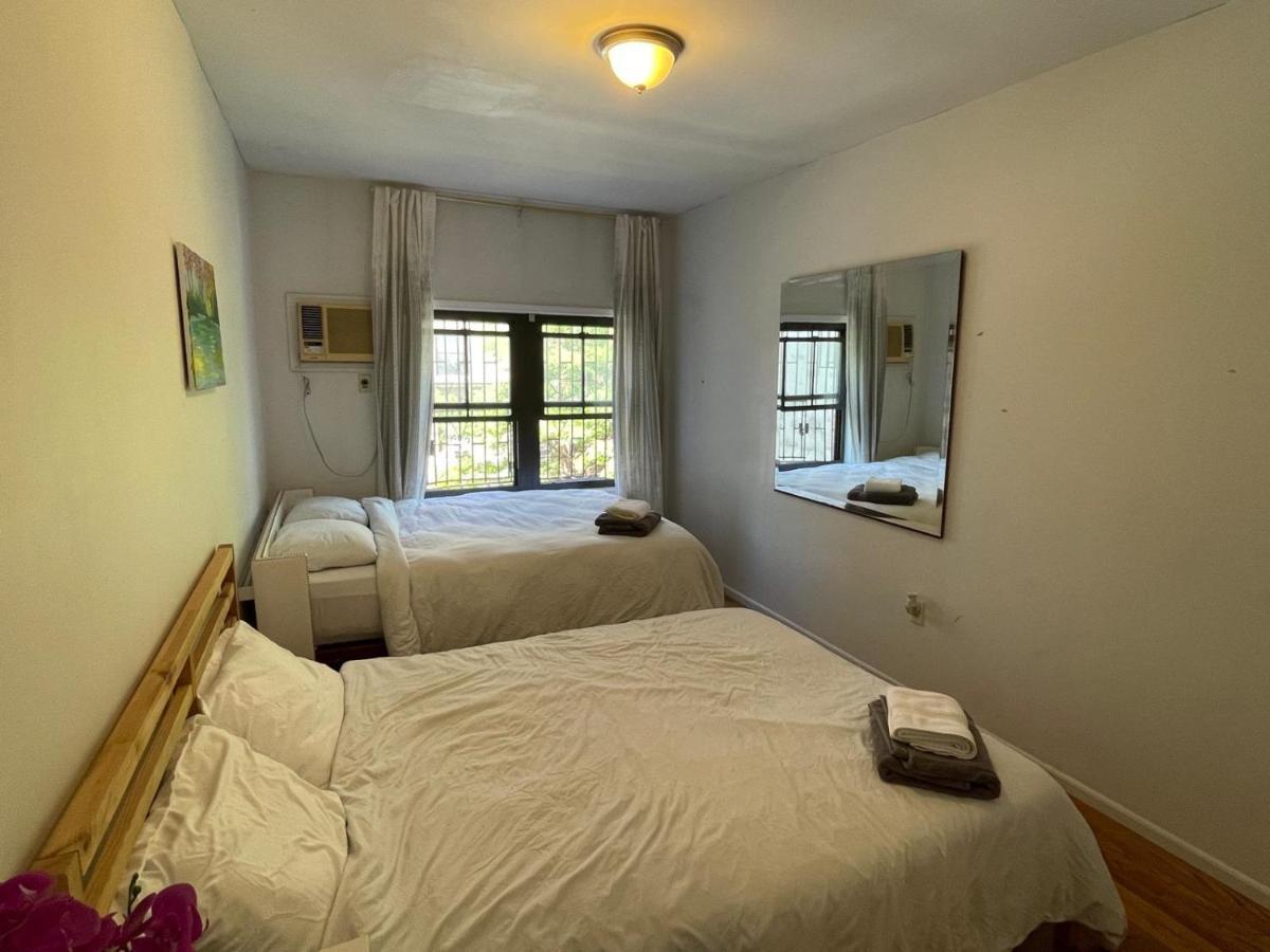 Hospedagem domiciliar Spacious Bedroom For 4 In Shared Townhouse+garden