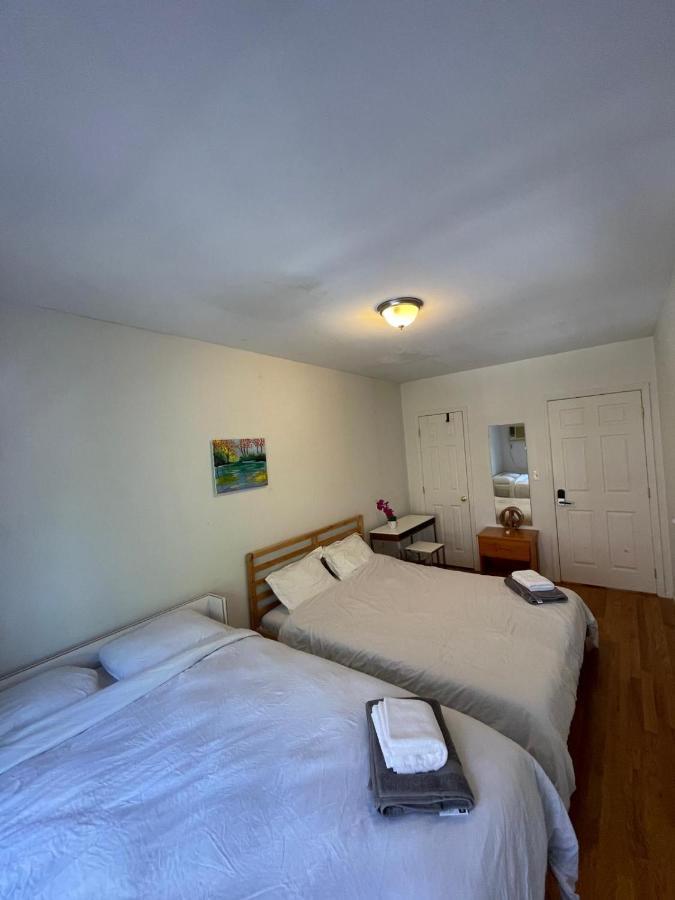 Hospedagem domiciliar Spacious Bedroom For 4 In Shared Townhouse+garden Nova York
