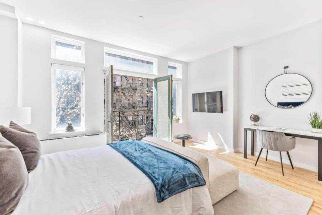 W Charming Juliet Balcony In Upper East New York