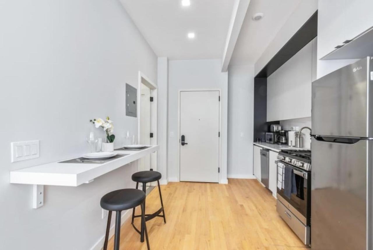 W Charming Juliet Balcony In Upper East New York