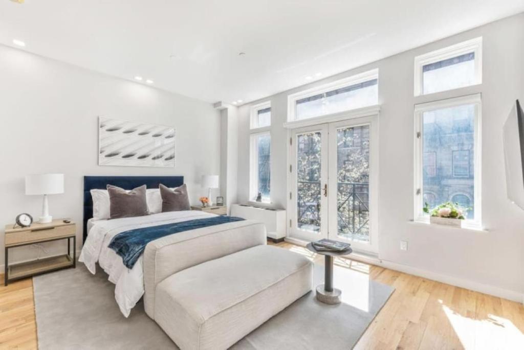 W Charming Juliet Balcony In Upper East *
