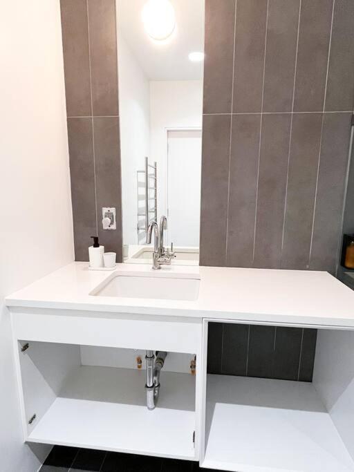 New Beautiful Modern One Bedroom In Brooklyn At Rem-casa Căn hộ New York