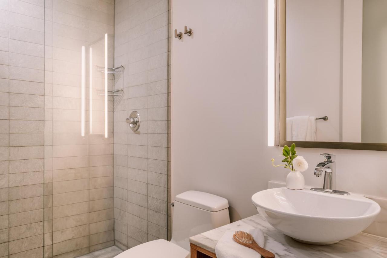 Khách sạn Sonder Duane Street 4*