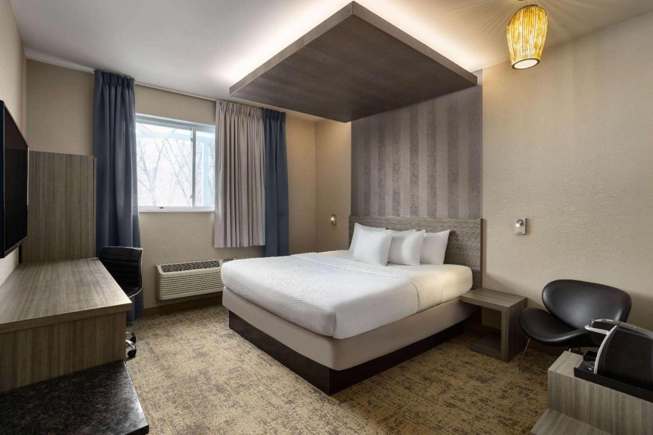 Ramada By Wyndham Bronx Khách sạn