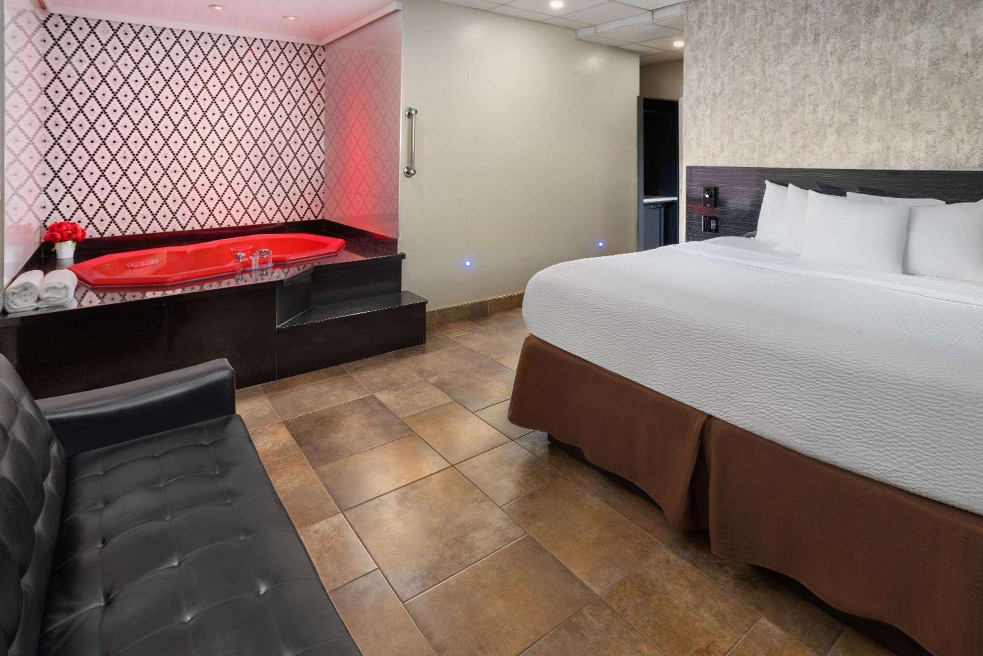 Khách sạn Ramada By Wyndham Bronx New York