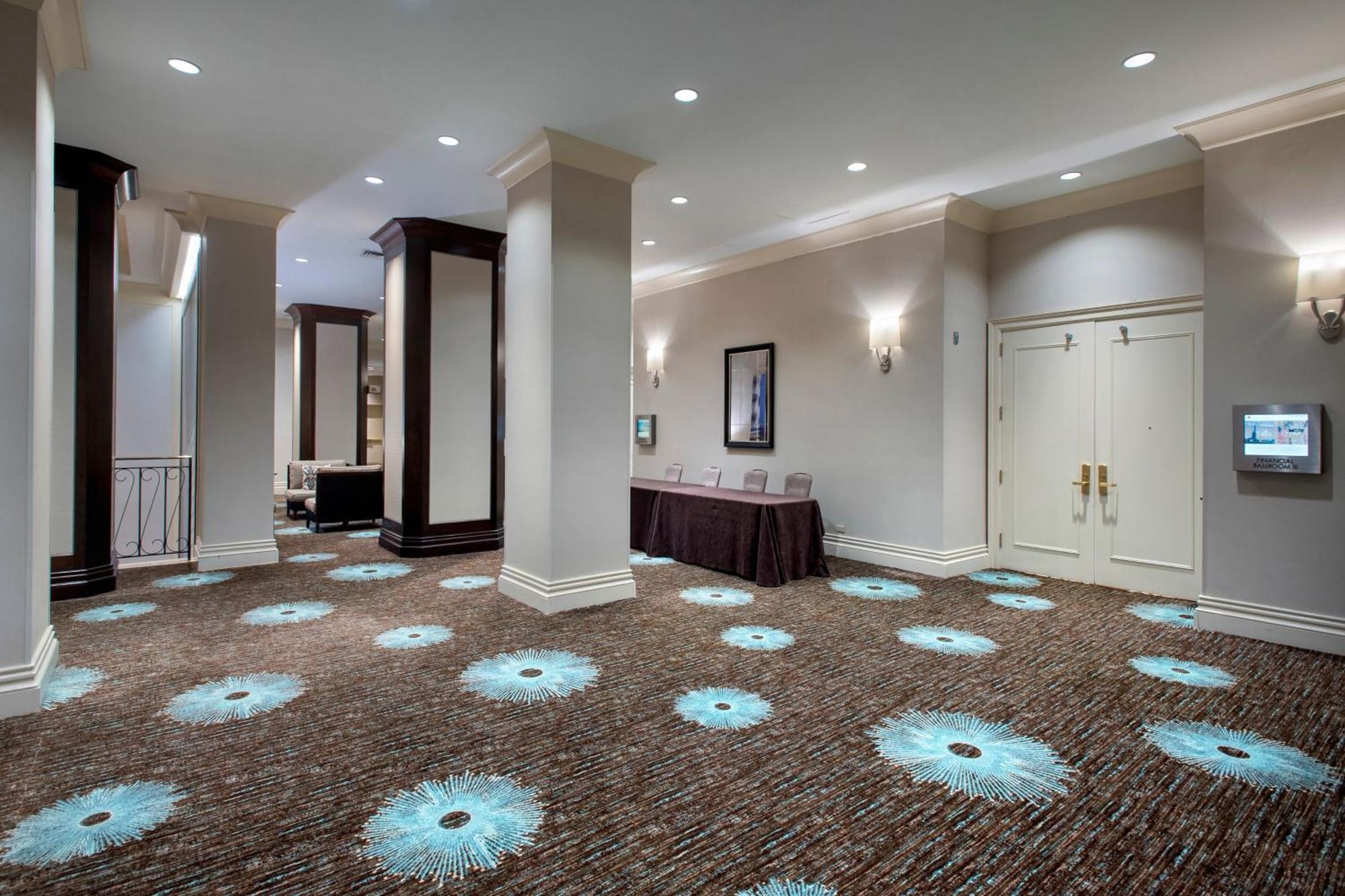 Marriott Downtown Khách sạn 4*