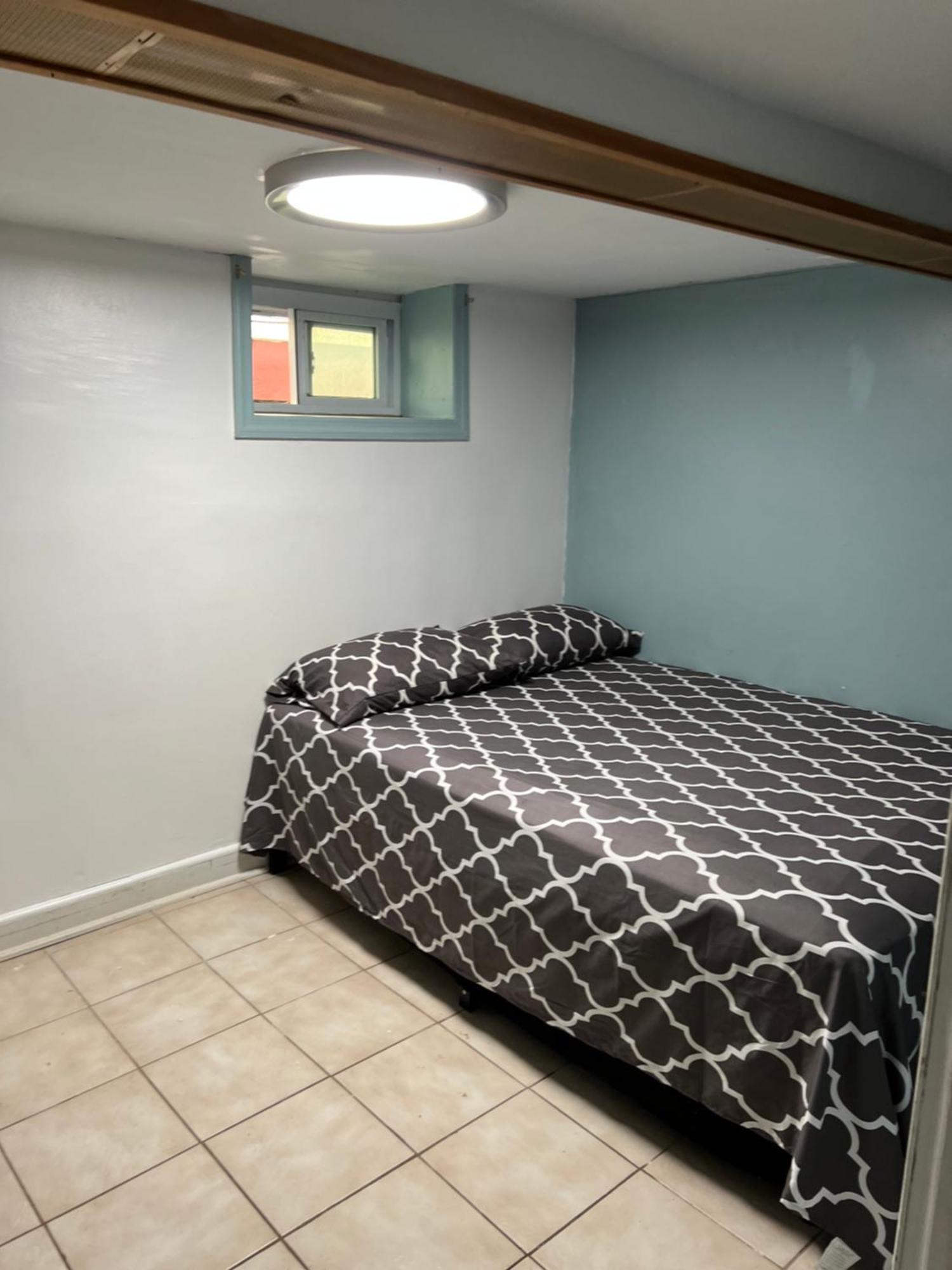 No Apt H 1 Basement Adrress Is Francis Lewis Blvd Queens Village Căn hộ New York