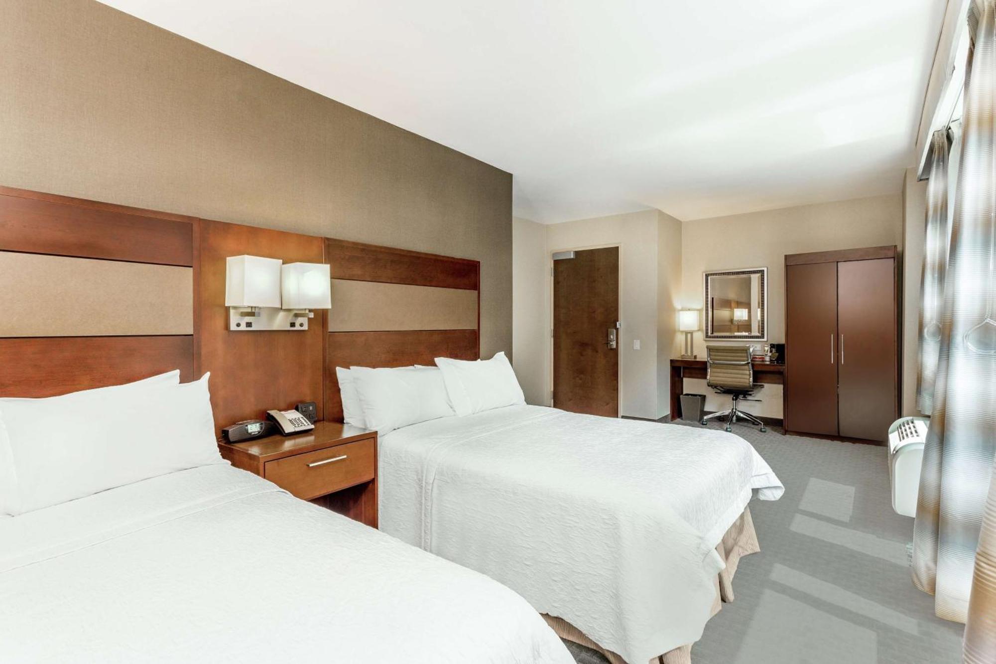 Khách sạn Hampton Manhattan Grand 3*