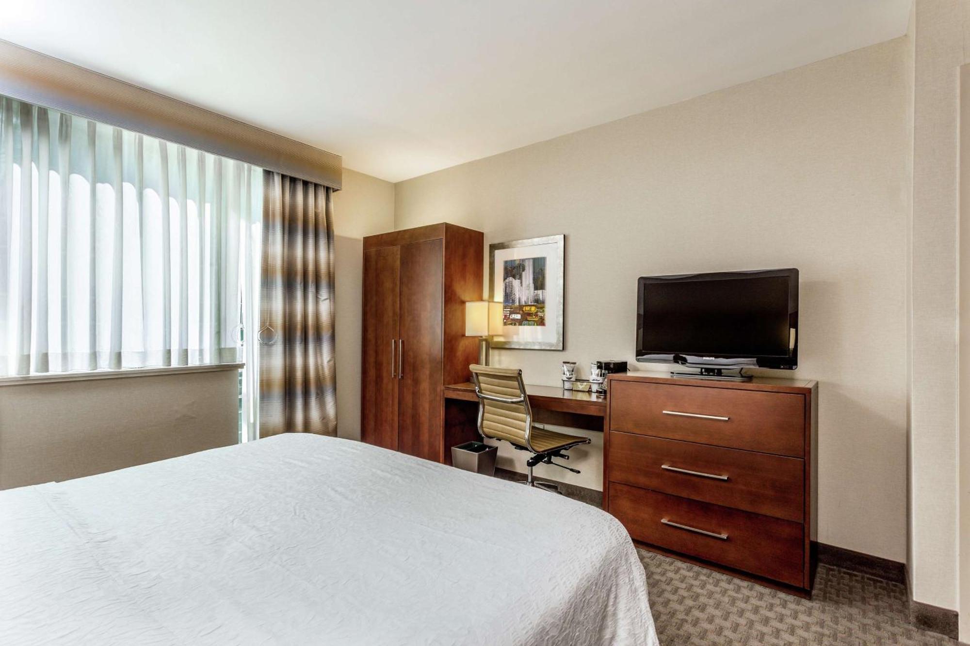 Khách sạn Hampton Manhattan Grand 3*