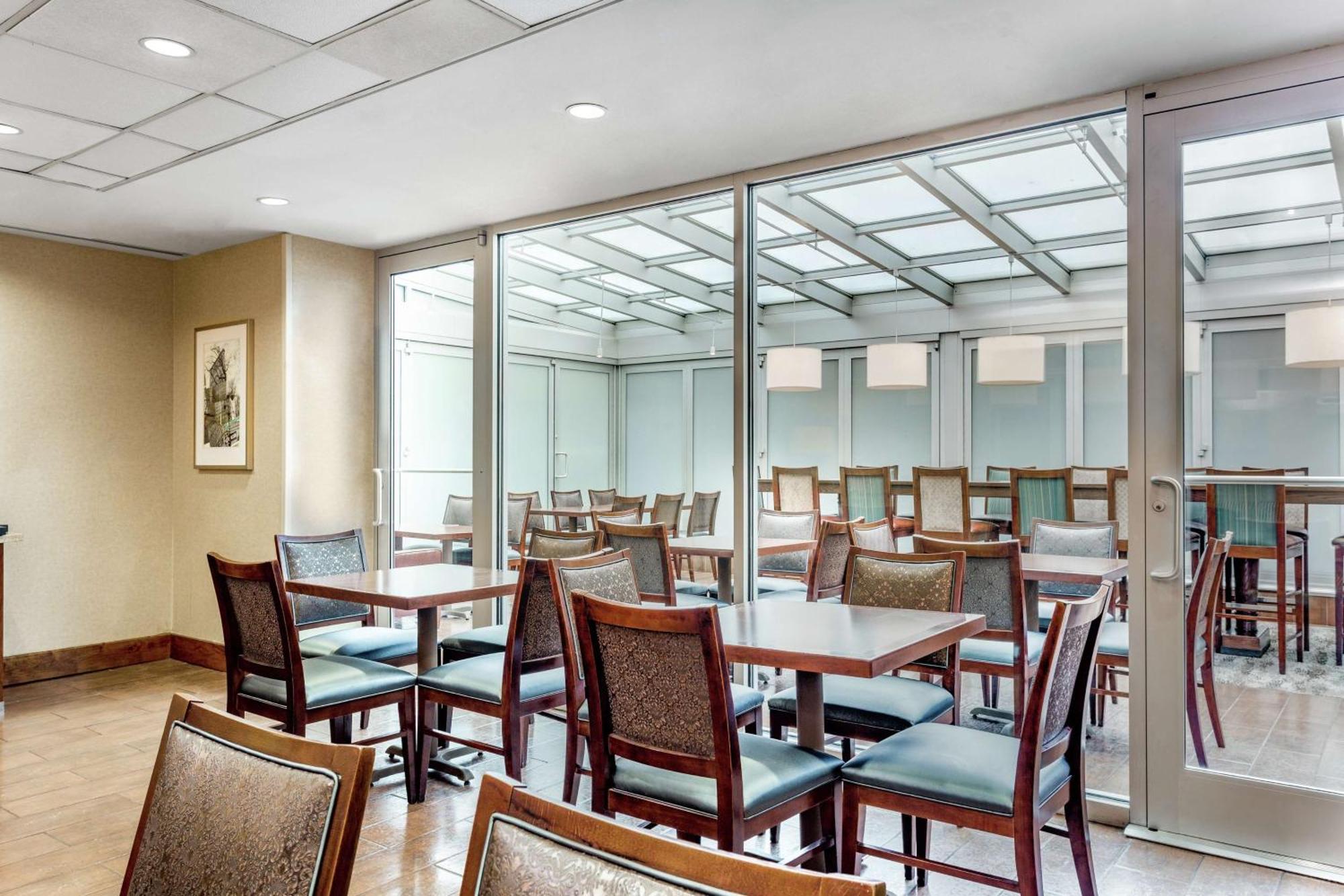 Hampton Manhattan Grand Khách sạn