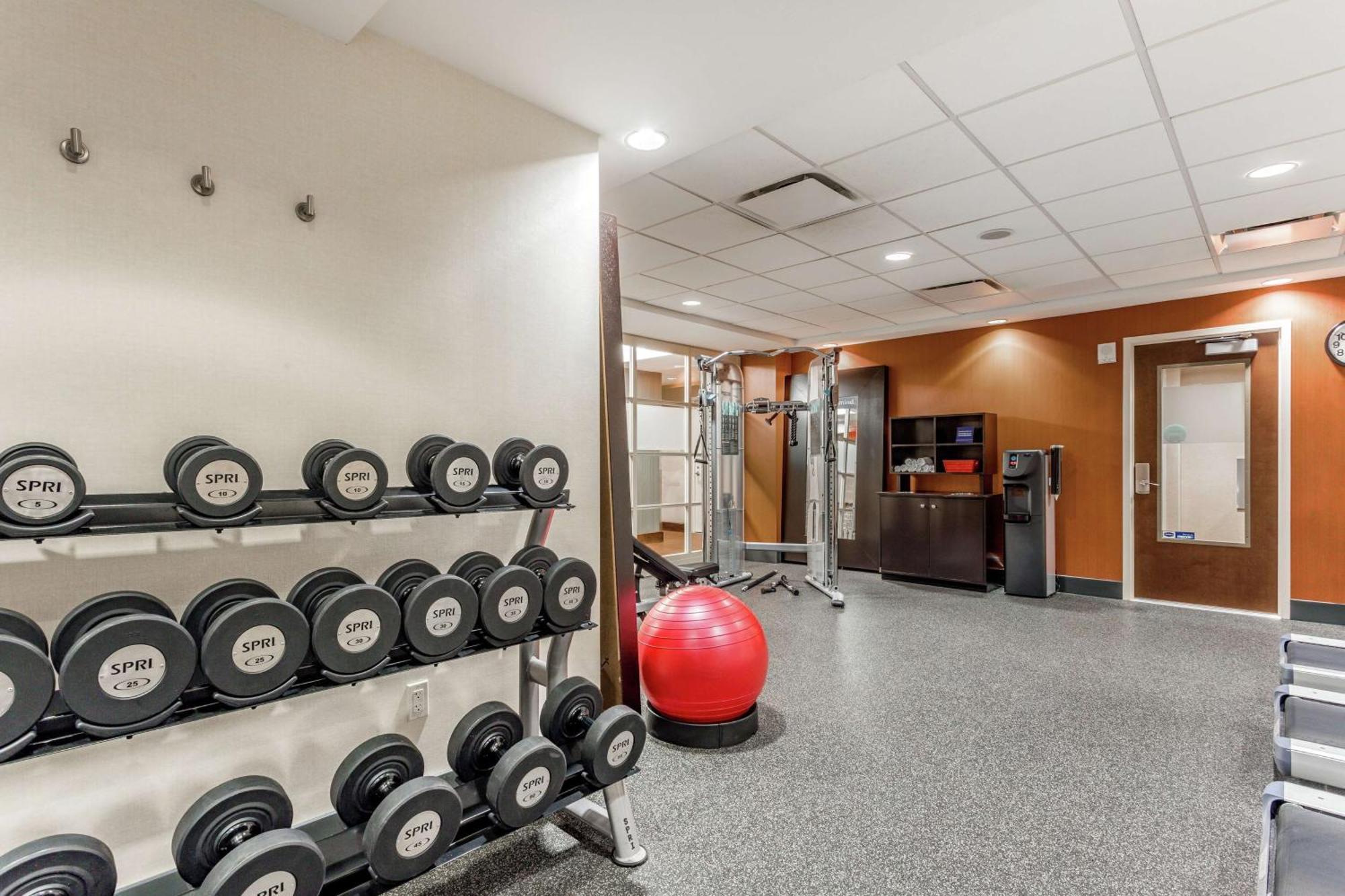 Hampton Manhattan Grand Khách sạn 3*