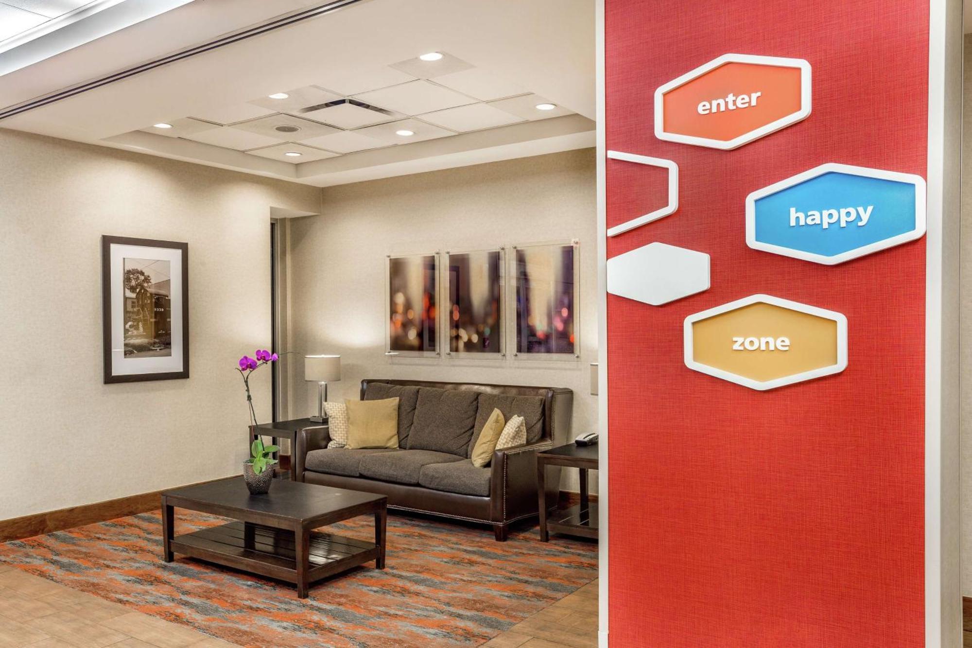 Khách sạn Hampton Manhattan Grand 3*