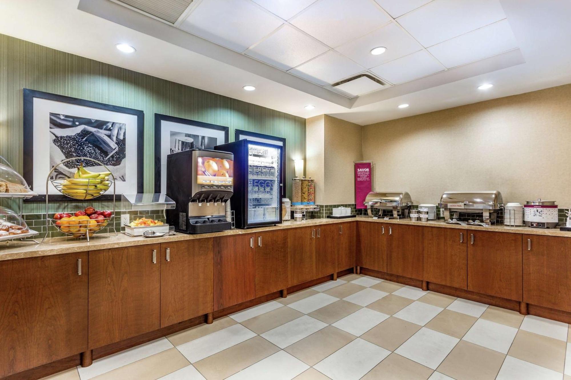 Hampton Manhattan Grand Khách sạn 3*