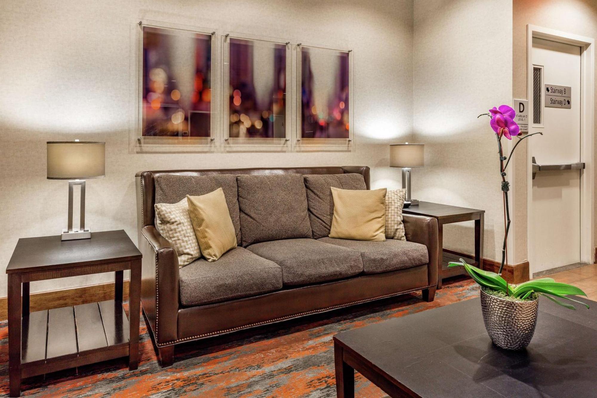 Hampton Manhattan Grand Khách sạn