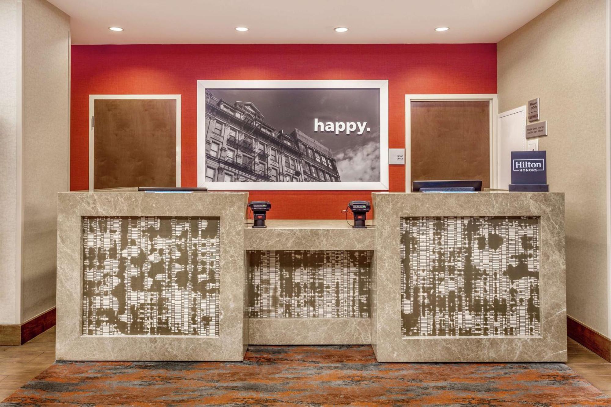 Khách sạn Hampton Manhattan Grand