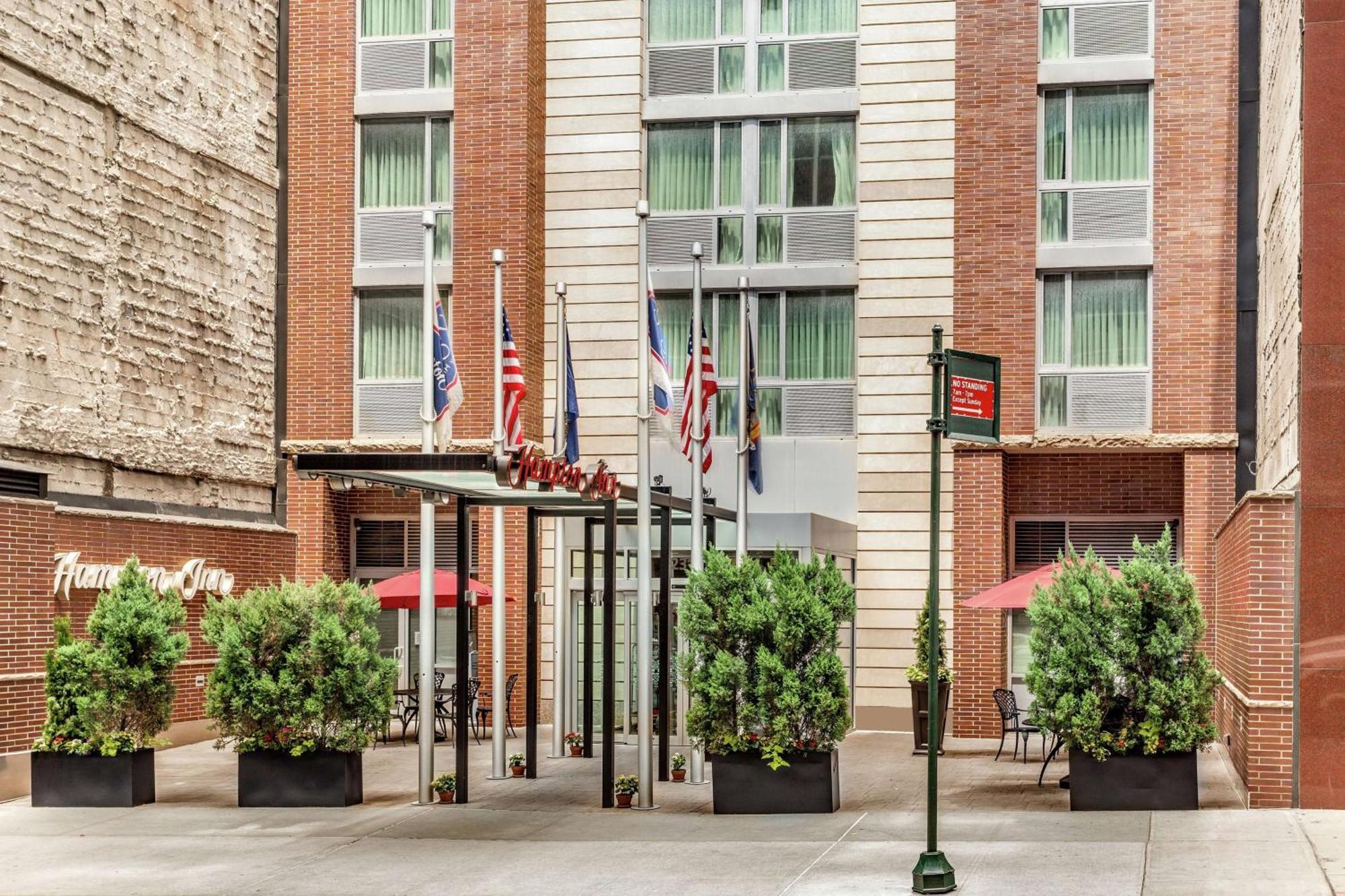 Khách sạn Hampton Manhattan Grand