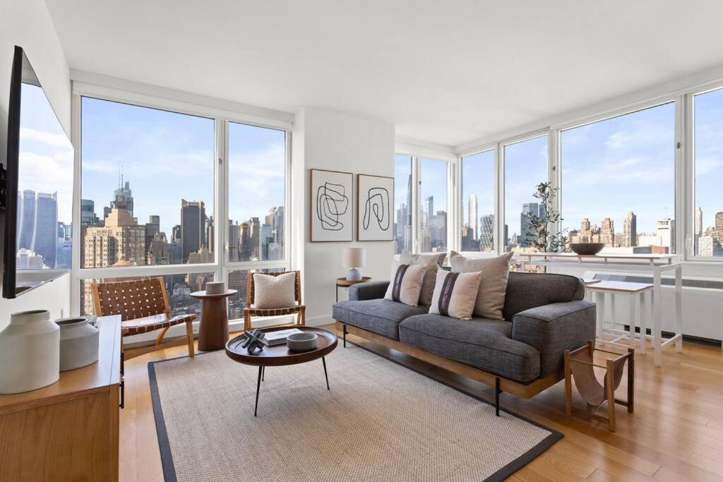 Apartment 1 Bd Luxury With Stunning Views *