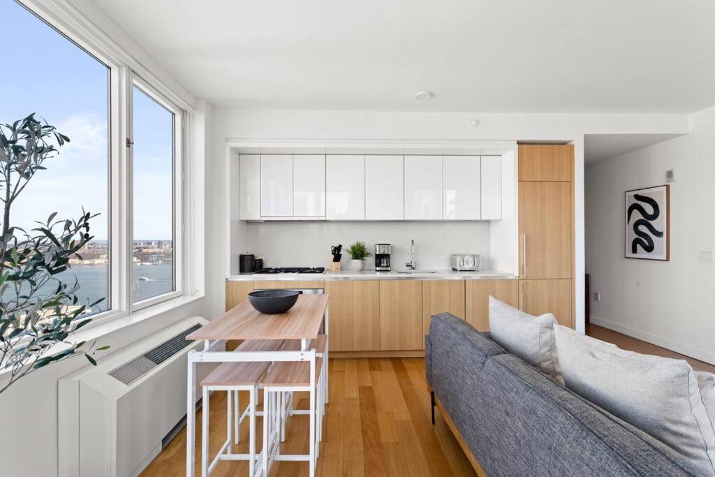 1 Bd Luxury With Stunning Views