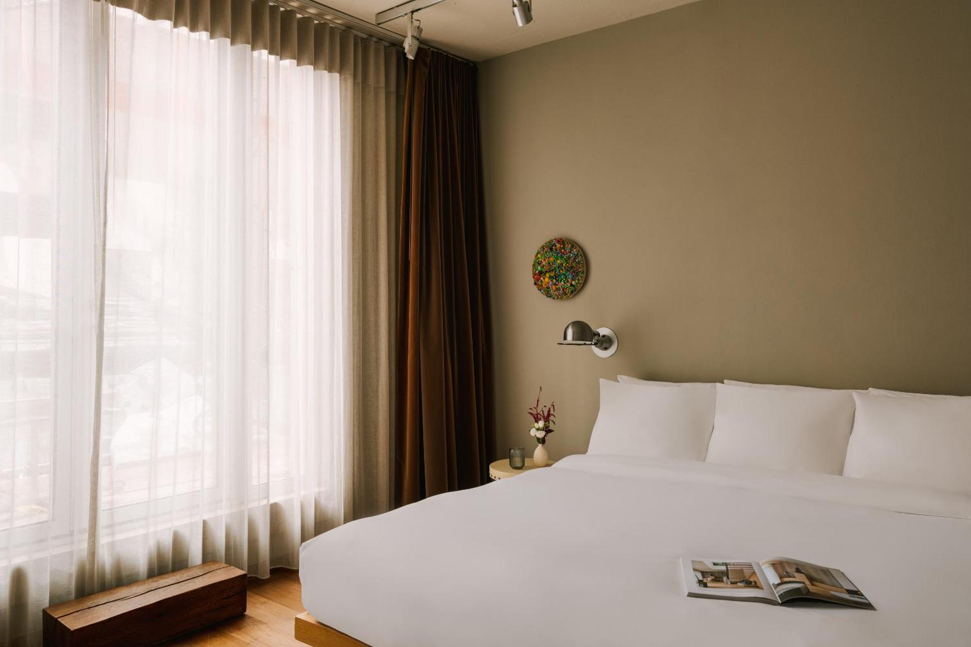 Khách sạn Chambers Powered By Sonder 4*
