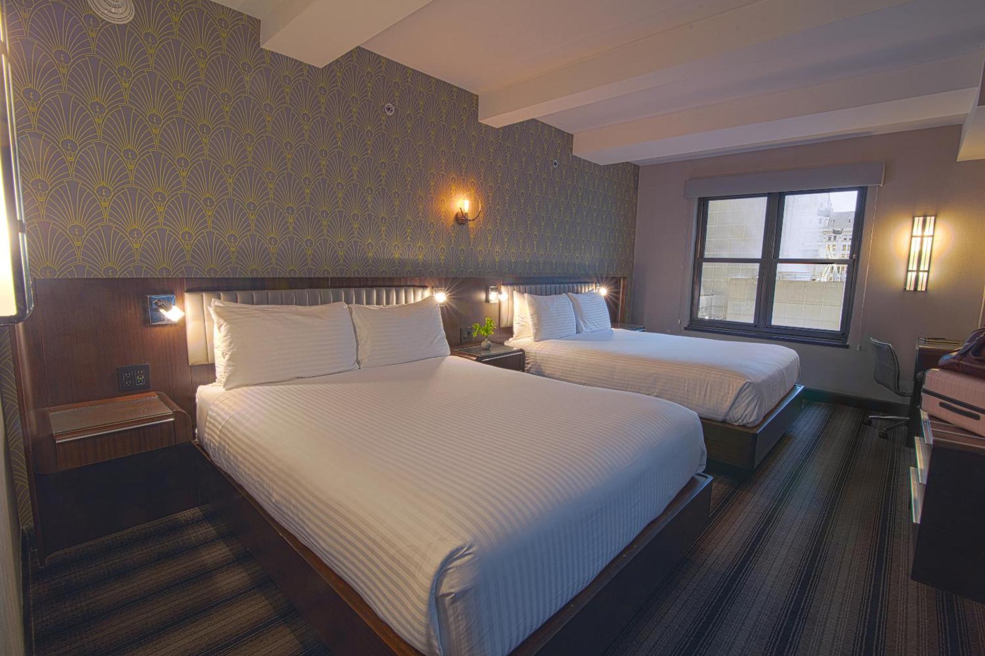 Edison Times Square Khách sạn 4*