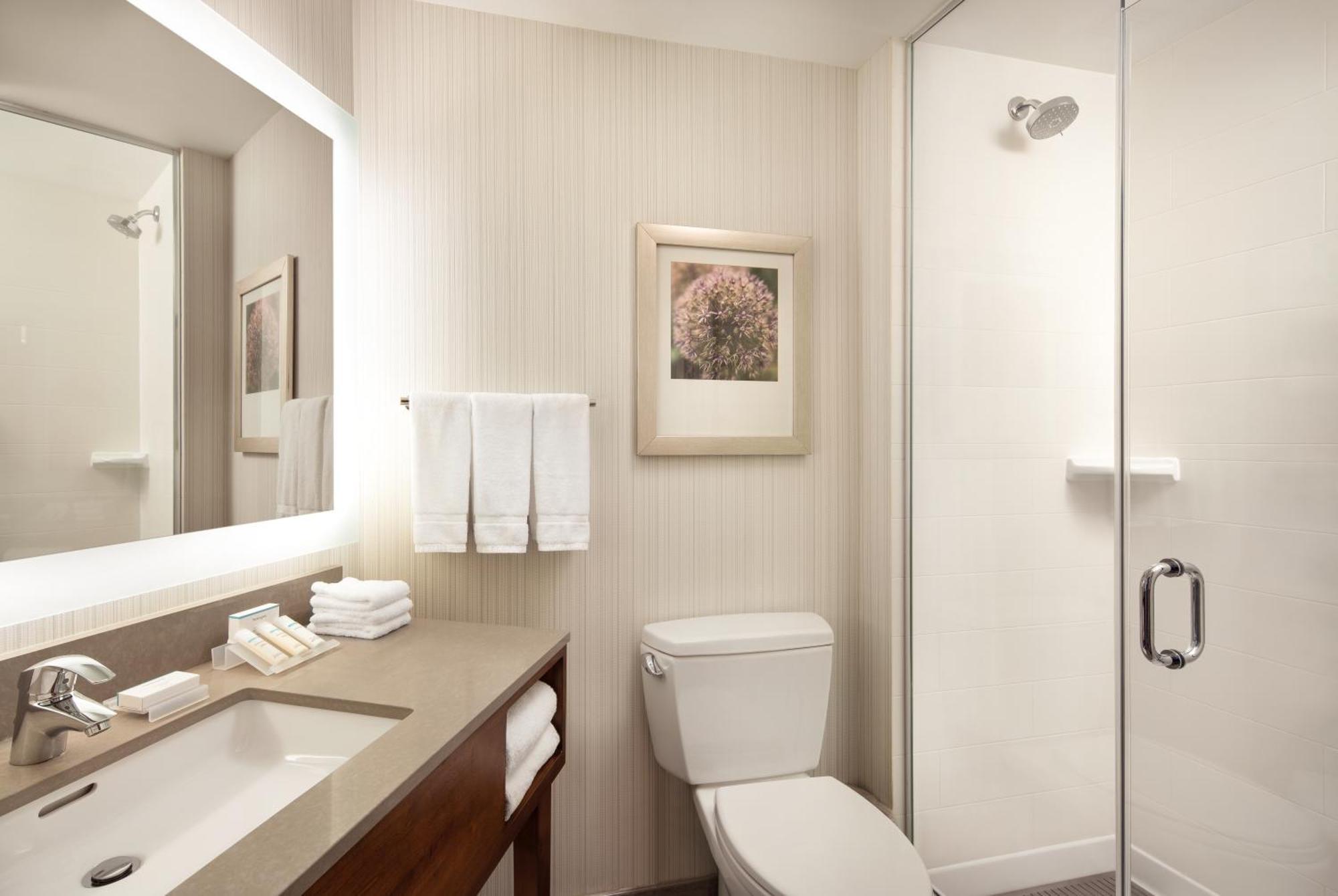 Hilton Garden Long Island Khách sạn 3*