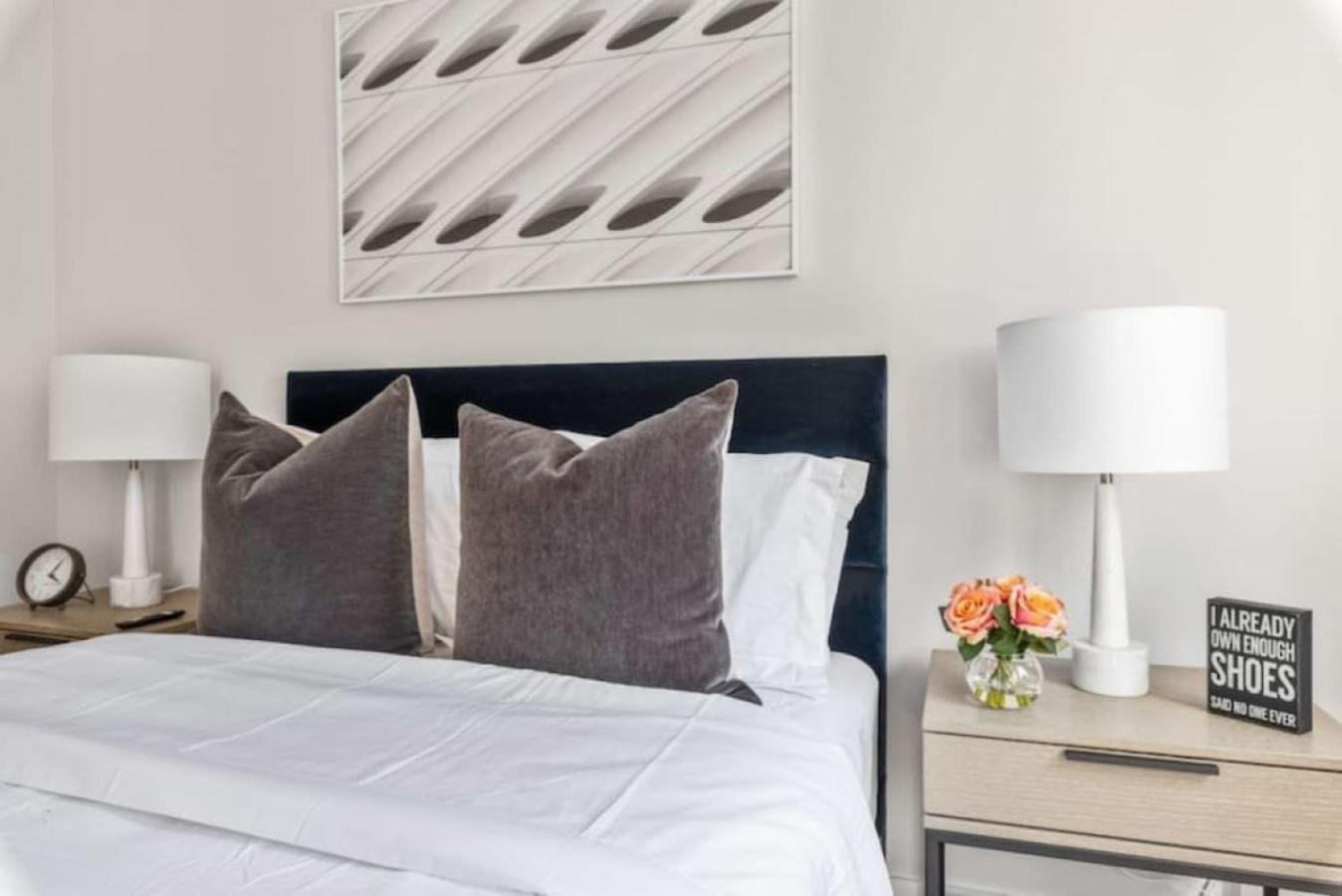 Căn hộ Luxe Studio With Charming Juliet Balcony *