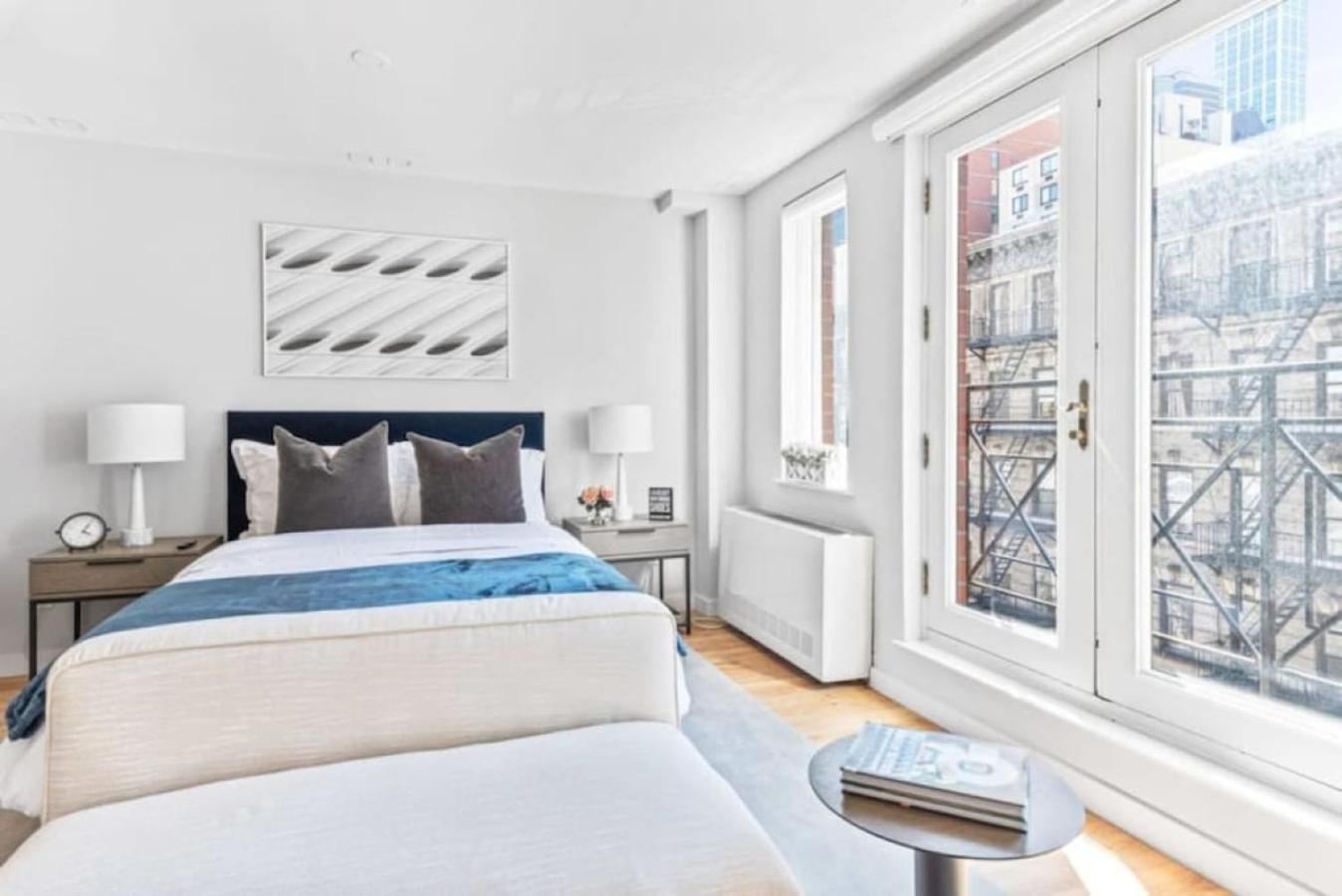 Căn hộ Luxe Studio With Charming Juliet Balcony New York